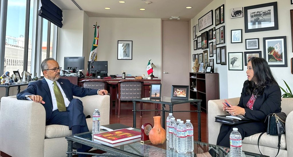 carlos_glezgtez's tweet image. I met today with @WHD_DOL Director, Kimchi Bui. We reviewed important cases where the rights of Mexican workers have been upheld in court,  regardless of their immigration status. We reaffirmed our commitment to joining forces in "know-your-rights" campaigns. #ProteccionConsular
