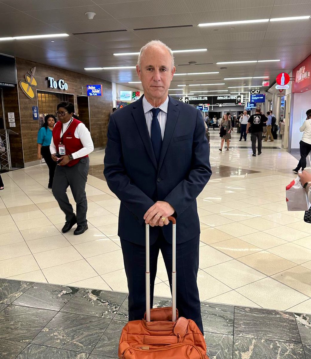 ¡En camino al Perú luego de participar en la <a href="/OEA_oficial/">OEA</a>! Haciendo transbordo en Atlanta para llegar al amanecer a mi tierra 🇵🇪 y ver a los míos, lo que siempre me hace muy feliz.