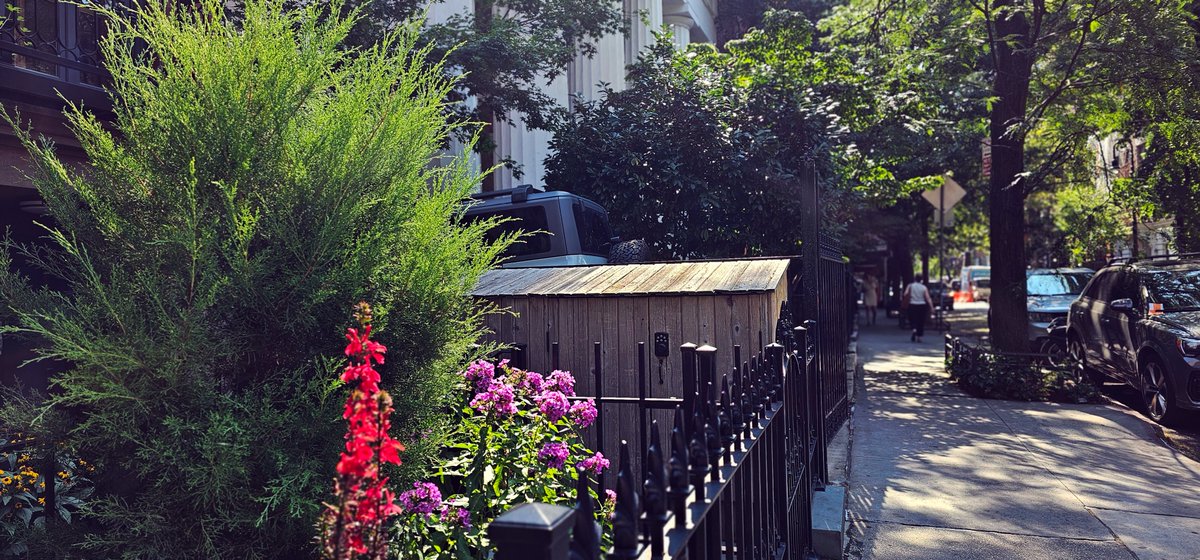 NatalieAPalumbo's tweet image. Extremely busy day today. Got a lot done. My coworkers loved my sailor dress. And I brought home cookies for Anthony. 💙🎨🍪

#newyorknewyork #manhattan #motiongraphicsdesigner #visualeffectscompositor