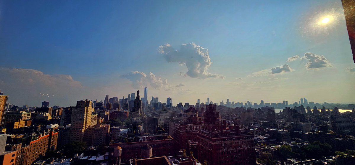 NatalieAPalumbo's tweet image. Extremely busy day today. Got a lot done. My coworkers loved my sailor dress. And I brought home cookies for Anthony. 💙🎨🍪

#newyorknewyork #manhattan #motiongraphicsdesigner #visualeffectscompositor