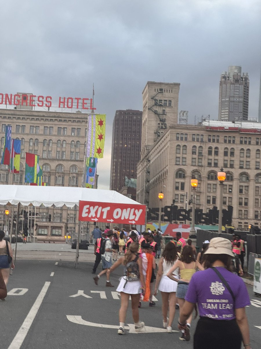 rae 🪐 tweet media