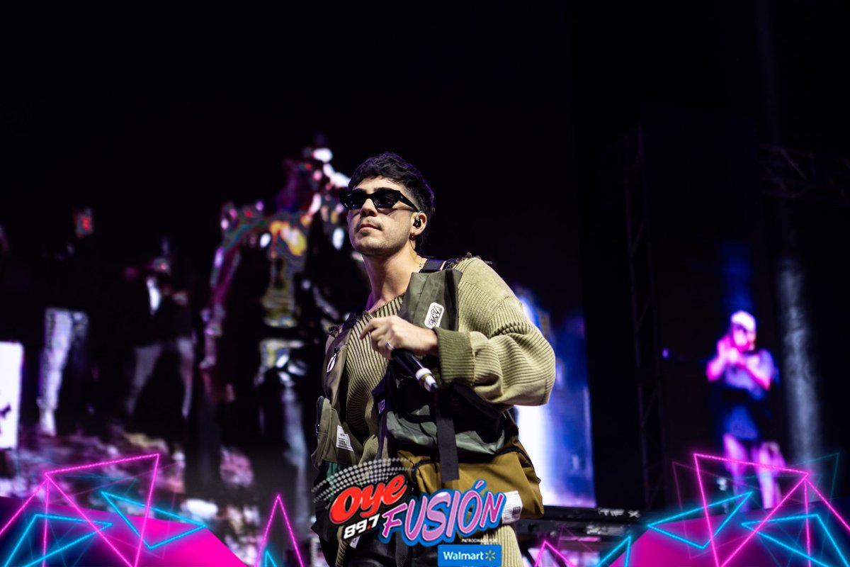Oye897's tweet photo. @JosDice en el escenario de #OyeFusion2024 patrocinado por #Walmart 😎🎶

¿Cuál es tu canción favorita? 

#JosCanela #Oye897fm https://t.co/e98idmPEOc