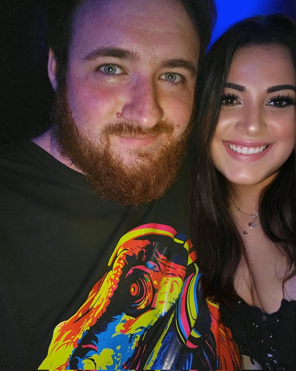 _1Q93's tweet image. Happy anniversary @jim_carey21 ! I want you to know that you complete me in every way. You are the missing piece of my heart. You are the only person who knows how to make my heart skip a beat and my smile reach my eyes. You are my sunshine on even the darkest days 💛 ✨️ 🌻