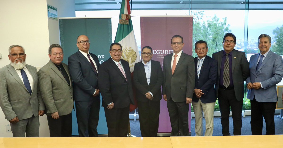 rosaicela_'s tweet photo. Esta tarde nos visitaron líderes evangélicos de distintas denominaciones, agrupados en la @CONEMEXAR, para continuar con el trabajo coordinado en beneficio de la población. @lopezobrador_ 🇲🇽🕊️ https://t.co/aldoOeQIq0