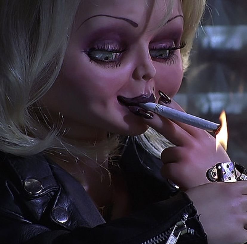 TiffVal67's tweet photo. Sum1 hook me up w a blunt. My life fucked๐ฃ Cigs ainโt cutting it no more! #CigaretteMom #CigsSuck #Quitting #InNeedOfBlunt #TiffVal67 https://t.co/F9RvQ2fUaY