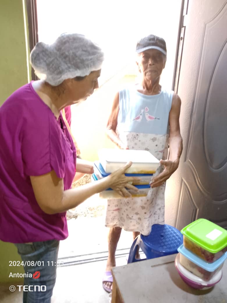 #1Ago #Sucre Seguimos de la mano del presidente <a href="/NicolasMaduro/">Nicolás Maduro</a> entregando nuestros platos y bebídas nutritivas a nuestros Misioneros/ Gracias a esta patria en revolución #PuebloDeJusticia @GPintoVzla <a href="/MelendezPedro86/">Pedro Meléndez</a>
