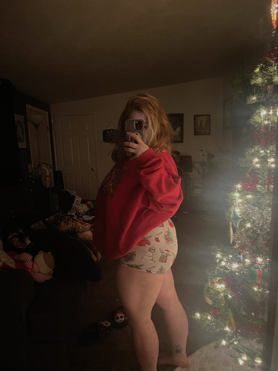 redxwitch_'s tweet photo. I can’t wait for my legs to look like this again 😌 https://t.co/KeEiOB0ggN