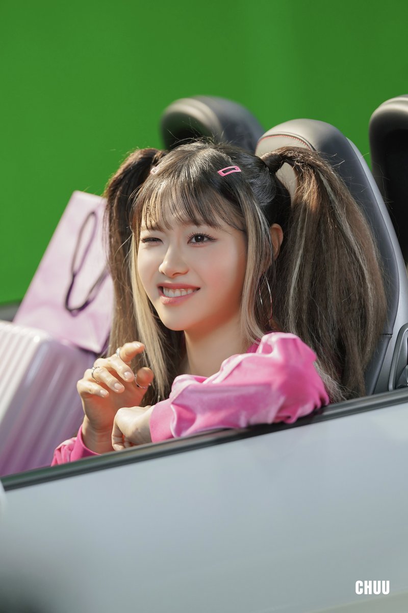 [📝]
#CHUUhind 테일러 푸룬 촬영 비하인드

🔗weverse.io/chuu/media/0-1…

#CHUU #츄 #츄하인드