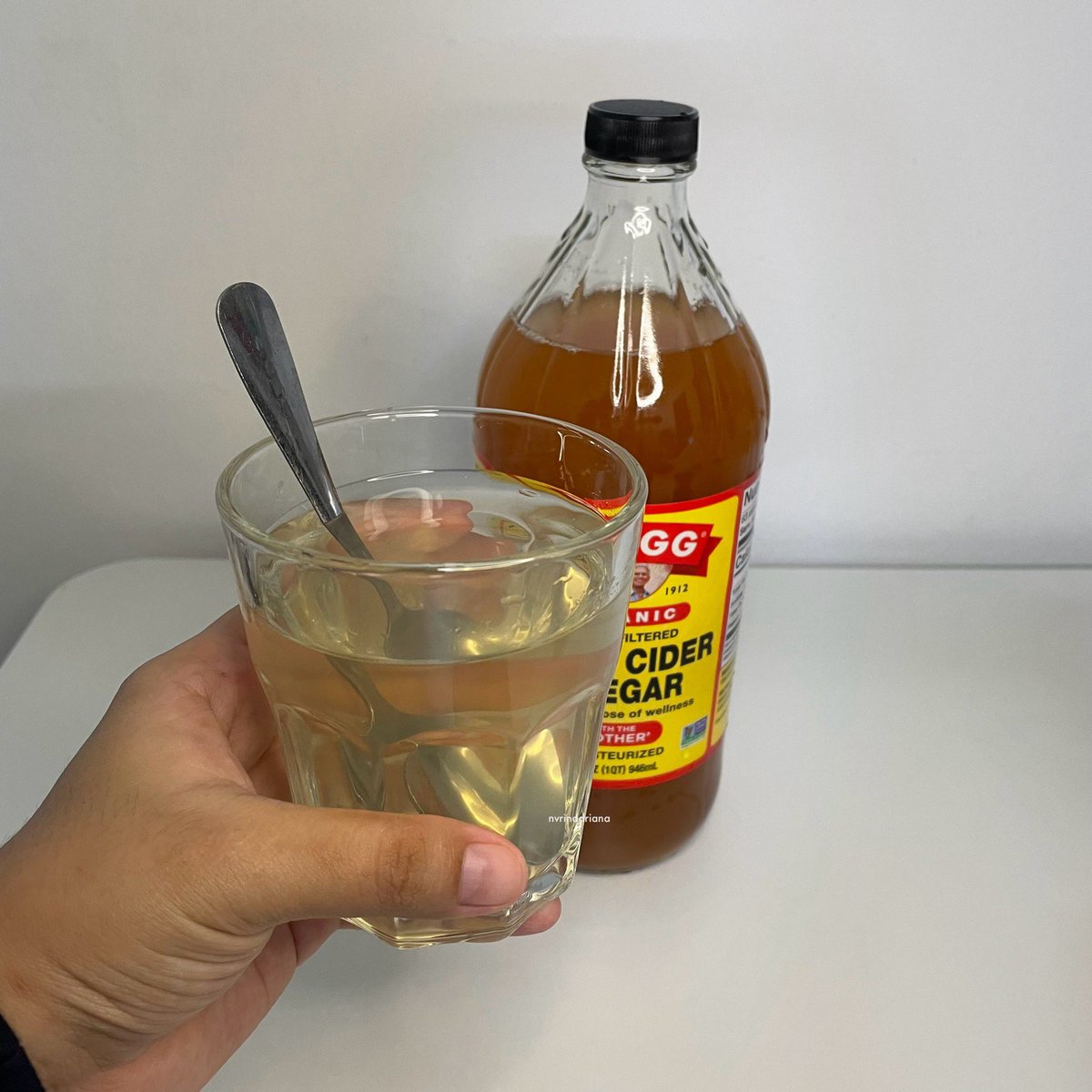 nvrinadriana's tweet photo. I drink apple cider vinegar every morning with warm water. Bagus gila for clear skin and healthy gut ☺️

Ni dah botol kedua dah beli. My husband pun minum as it helps to regulate blood sugar levels and weight loss too! https://t.co/tZic9dWK9a