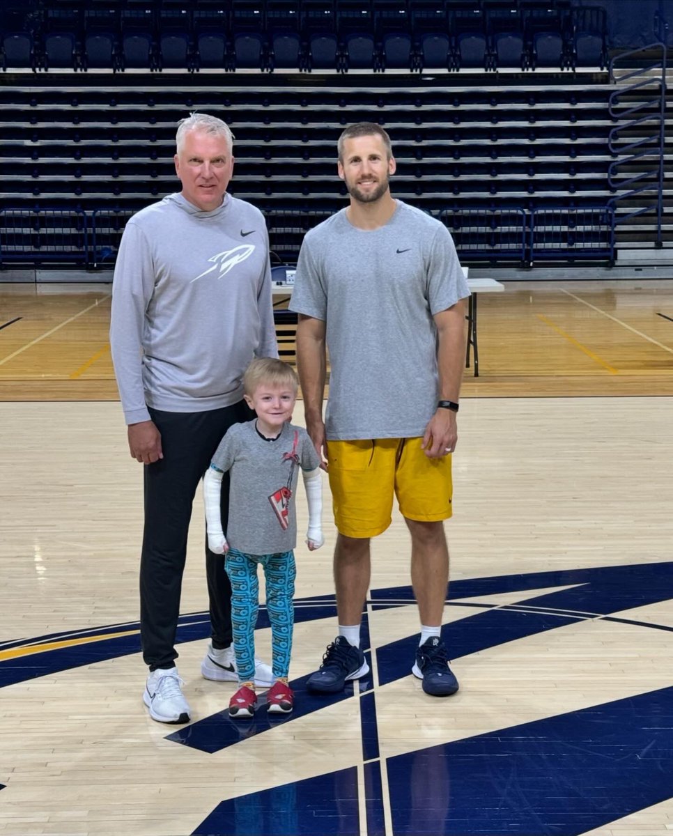 KB1824's tweet image. So incredibly grateful to @GoTeamIMPACT and @Toledo_MBB for giving your newest teammate Archer, a life changing experience!!!  #TeamToledo 🚀🚀🚀 

@EBResearch @debraOfAmerica @ToledoRockets @UToledo