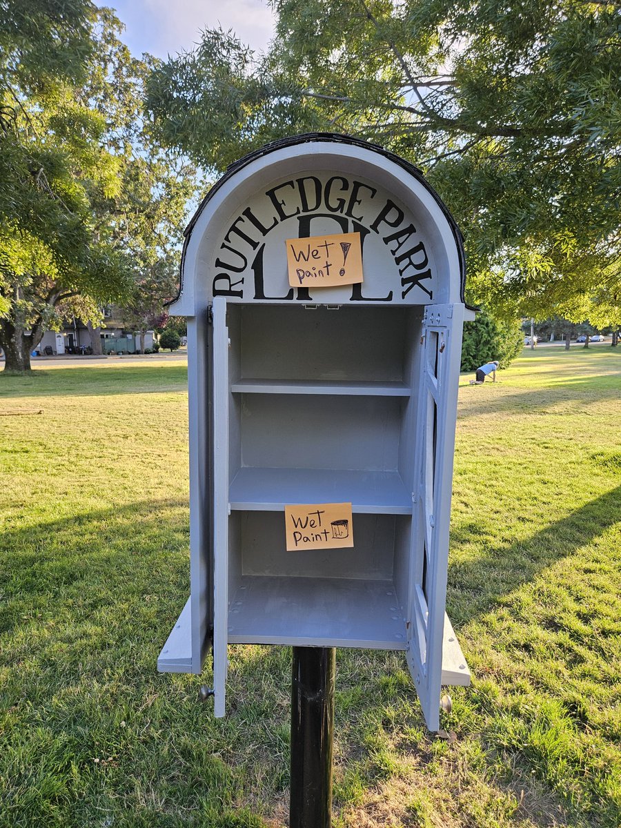 RutledgeLibrary (@rutledgeparklfl) on Twitter photo #LittleFreeLibrary Spa Day!
Today, <a href="/TealePB/">Dr. Teale Phelps Bondaroff</a> put a fresh coat of paint on me, and I'm feeling fabulous 😃📚
#Saanich #LittleFreeLibrary Spa Day!
Today, <a href="/TealePB/">Dr. Teale Phelps Bondaroff</a> put a fresh coat of paint on me, and I'm feeling fabulous 😃📚
#Saanich