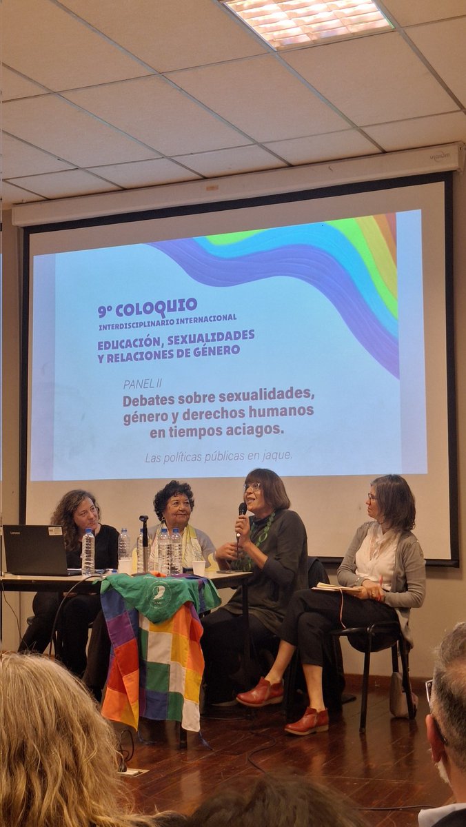 Arrancó en <a href="/filo_uba/">Facultad de Filosofía y Letras UBA</a> la 9na edición del Coloquio de Educación, Sexualidades y Relaciones de Género 🌈😍
Tradición colectiva y movilización de ideas para estos tiempos hostiles.
💪🏽Panel II con Dora Barrancos, Marlene Wayar y Jessica Visotsky, coordinado por Guadalupe Molina💚