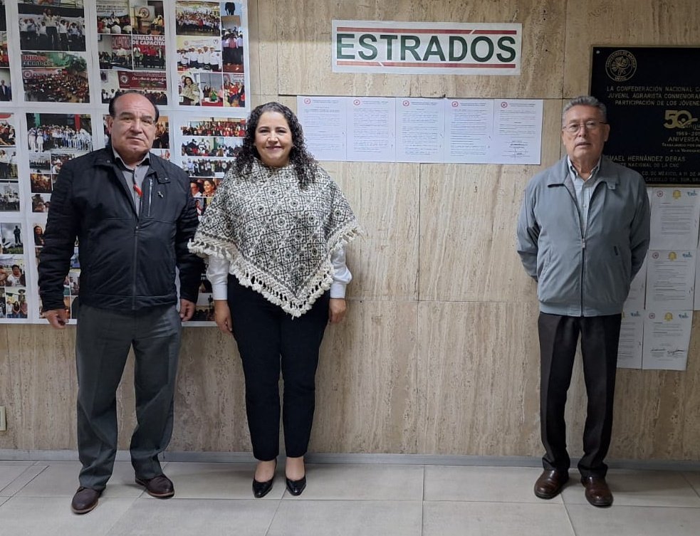 Nuestra dirigente nacional <a href="/LetyBarreraM/">Leticia Barrera</a>, acompañada de integrantes del CEN, colocó en estrados la Convocatoria para el Otorgamiento de Estímulos a los Militantes, Cuadros o Dirigentes Cenecistas más Distinguidos en el 2024.