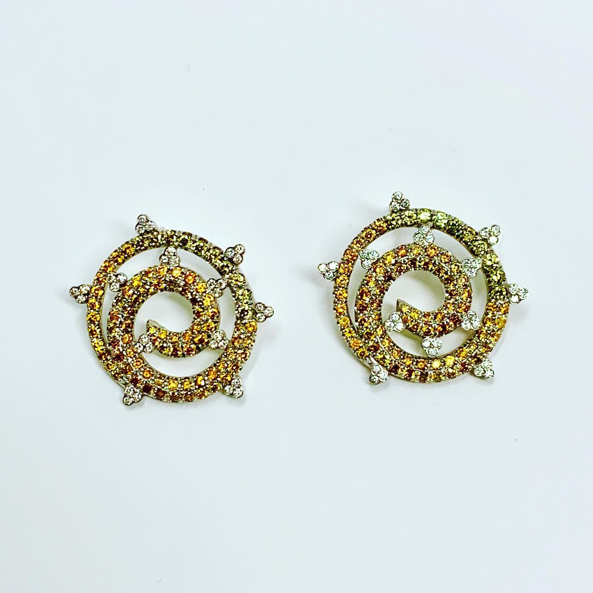 SwapnaRaniBrand's tweet photo. Swapna Rani® Jewelry. Dream Special Edition Earrings. 
Design Diligence Distinction!
https://t.co/wf9HMYnUyE
Celebrate Courage!
@SwapnaRaniBrand #swapnaranibrand #dreamearrings #designerjewelry #finejewelry #naturaldiamonds #colordiamonds #design #diligence #distinction #celebratecourage
