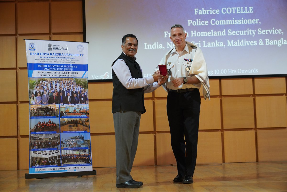 SISSP_RRU's tweet photo. We had the #honor of hosting Police Commissioner Fabrice Cotelle from the French Homeland Security Service at @SISSP_RRU, @RakshaUni.
His enlightening lecture on France's Homeland Security Service was #invaluable!
#HomelandSecurity #France #SISSP #RRU #GlobalSecurity https://t.co/qf2bF0rlmC