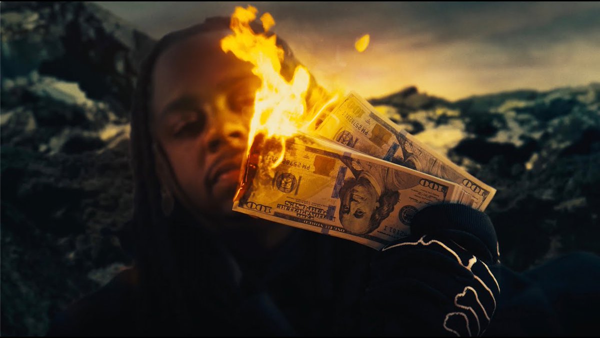 Video: Babyface Ray “Rubberband Man”: Babyface Ray is all about his money and lets it burn in his new music video, “Rubberband Man.” 

Directed by Gerald Victor, the Detroit rapper sets up shop inside his stash house where he flaunts his jewels, whips,… rapradar.com/2024/07/26/vid…