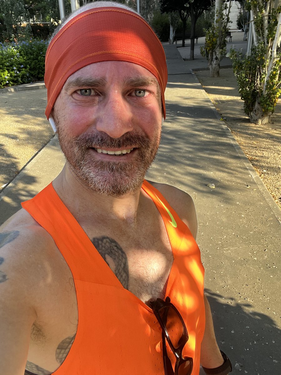 Juanma_ak's tweet photo. Terminamos nuestra semana de descanso activo con un rodaje de 40’ y unas rectas.
Iremos fijando los próximos objetivos, que parece de alejan del maratón por un tiempo.
#nomelosuperesigualamelo #acuchillo #volarbajito #blu #lakhouajateam #poligonero #kmsxela #soydesonrisas https://t.co/ORD01oy5Jh