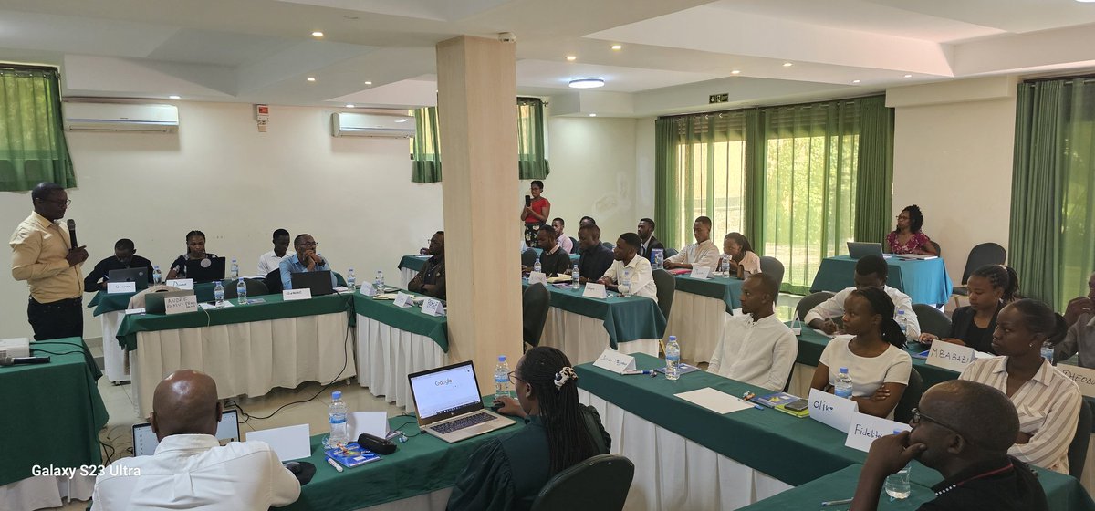 RNMU1's tweet photo. Today, the 2nd of August RNMU is holding a mentorship meeting/training to student nurses/midwives In leadership. They  are learning the different organs that govern nurses/midwives at different levels &amp; each organ's purpose @NCNMRwanda @RwandaHealth @UCmhs @RNMU1 @gitembas2020 https://t.co/vqnjlfHePp