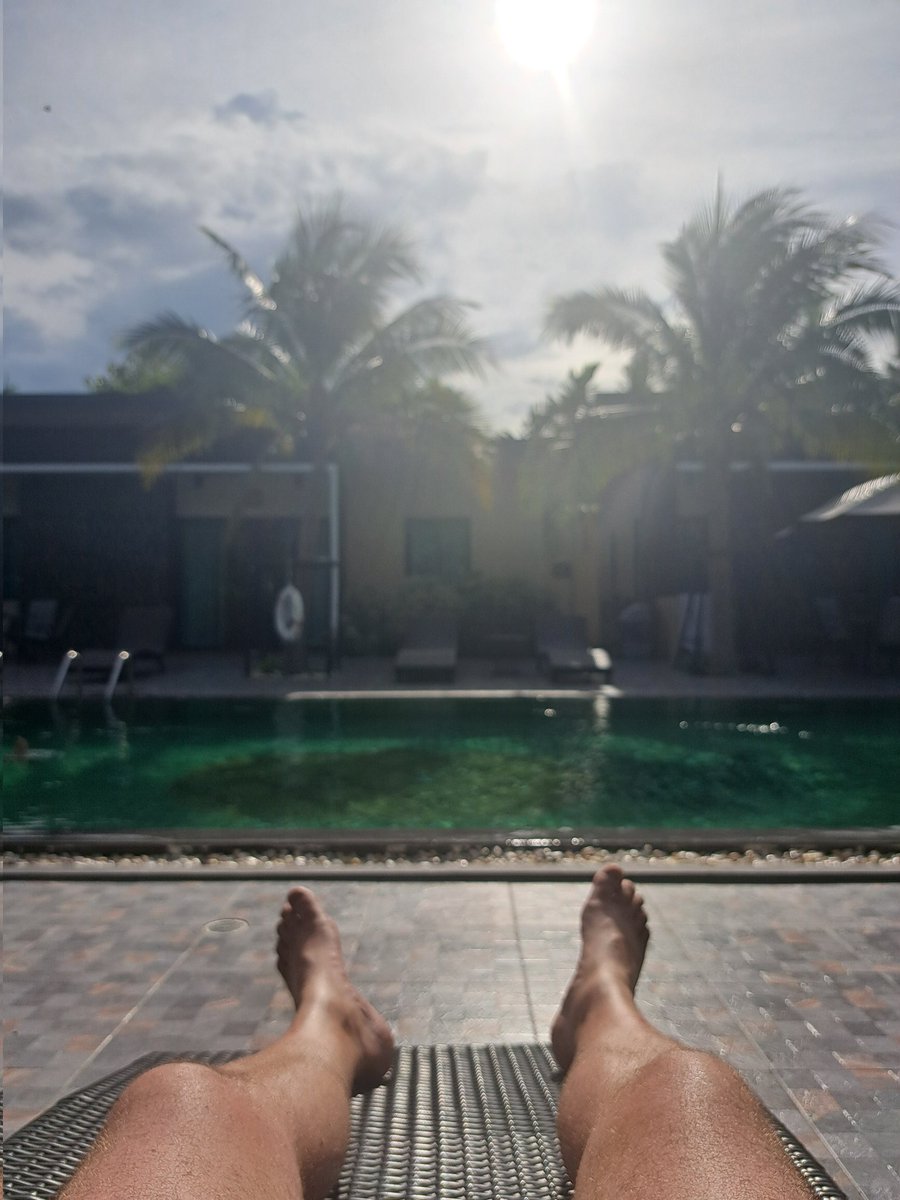 Cheat80's tweet photo. It's a hard life! https://t.co/sFZZ7fxbLZ