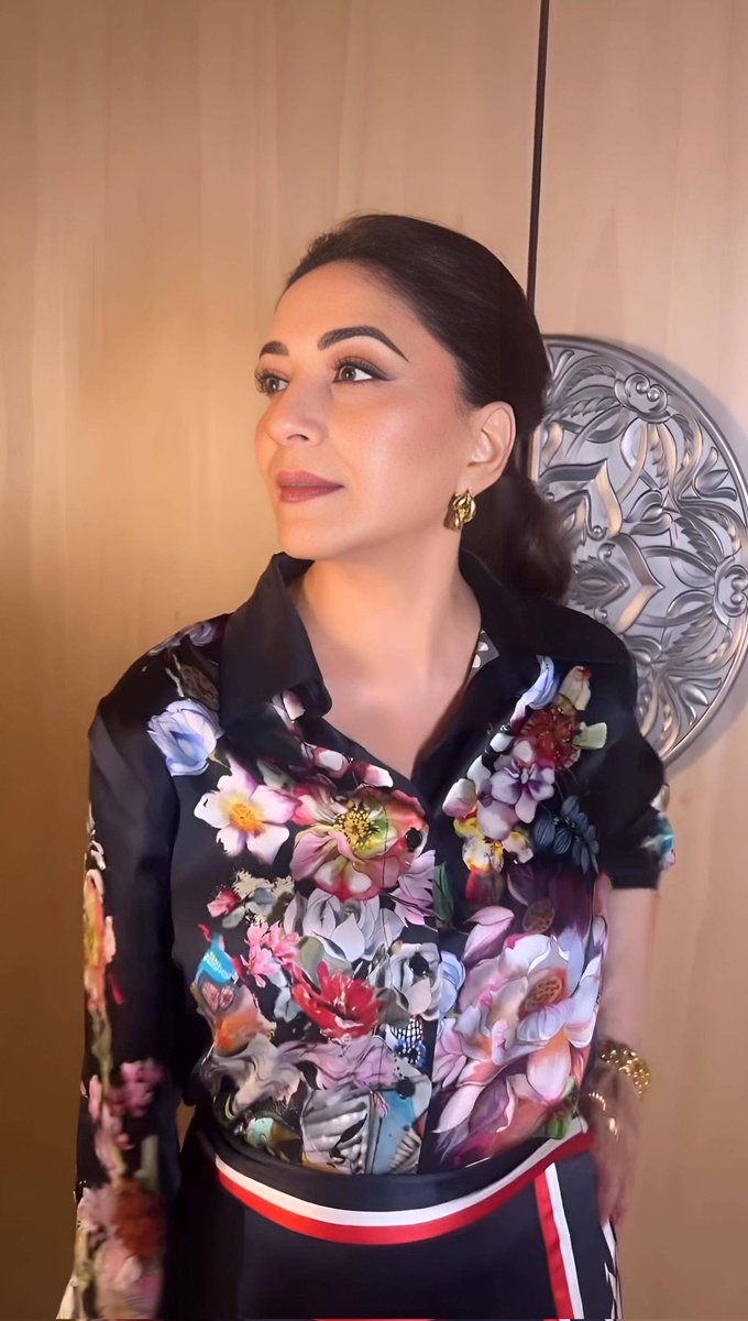 SoSweetMadhuriG's tweet photo. اُس کی نگاہ میں کوئی
جادو ضرور ہیے🫣🖤
جس پر بھی پڑی اُس کے جگر
میں اُتر گئی❤🔥🤗
Uff Attractive n captivating
eyes 👁👁❤🔥
Love u my sweet ma'am😘🤗🖤🌹
@MadhuriDixit
#Ankhain
#MadhuriDixit
#SweetSmile
#Qalb https://t.co/gEWD2Cwna2