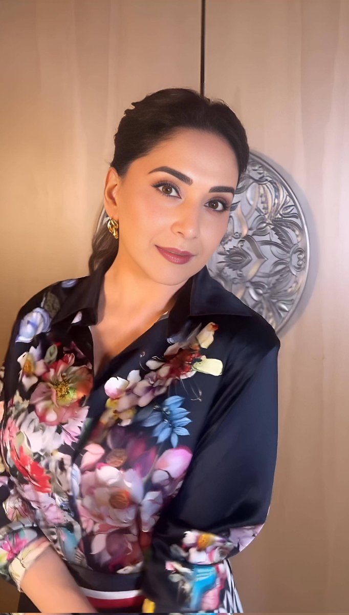 SoSweetMadhuriG's tweet photo. اُس کی نگاہ میں کوئی
جادو ضرور ہیے🫣🖤
جس پر بھی پڑی اُس کے جگر
میں اُتر گئی❤🔥🤗
Uff Attractive n captivating
eyes 👁👁❤🔥
Love u my sweet ma'am😘🤗🖤🌹
@MadhuriDixit
#Ankhain
#MadhuriDixit
#SweetSmile
#Qalb https://t.co/gEWD2Cwna2
