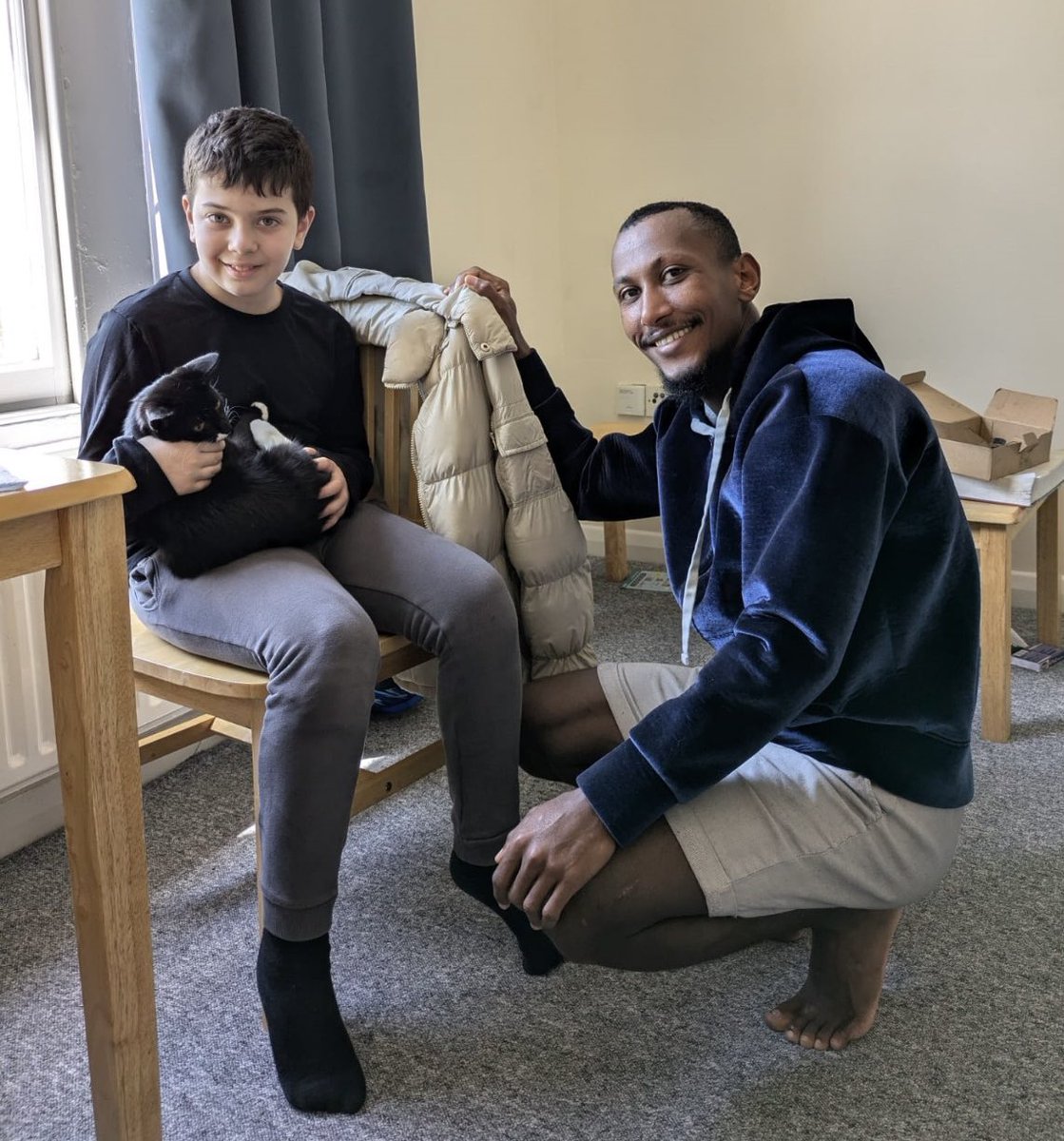This #GoodNewsFriday celebrates the enduring friendship that hosting brings. Zack &amp; brother Toby (helped by their parents!)  hosted Naser for 3 months last year. Now they can visit him &amp; his kitten in his new home. The bonds forged by hosting are lasting &amp; strong.  #CatsOfTwitter