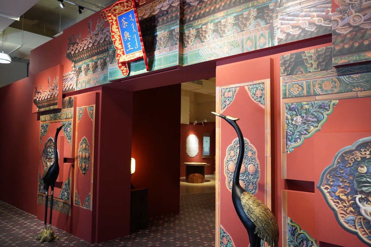NOTICIASTaiwan's tweet photo. 🫖Una exposición de té de familias reales orientales y occidentales se lleva a cabo hasta el 11 de noviembre de 2025 en el Museo del Té de Pinglin en la ciudad de Nuevo Taipéi, con tecnología digital para ofrecer a los visitantes una experiencia interactiva. 🍵
📸@NewTaipeiGov https://t.co/aQEhOBdjZ8