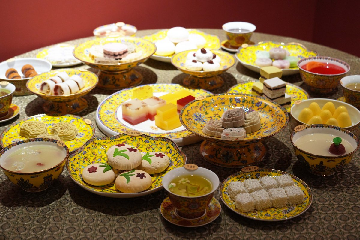 NOTICIASTaiwan's tweet photo. 🫖Una exposición de té de familias reales orientales y occidentales se lleva a cabo hasta el 11 de noviembre de 2025 en el Museo del Té de Pinglin en la ciudad de Nuevo Taipéi, con tecnología digital para ofrecer a los visitantes una experiencia interactiva. 🍵
📸@NewTaipeiGov https://t.co/aQEhOBdjZ8