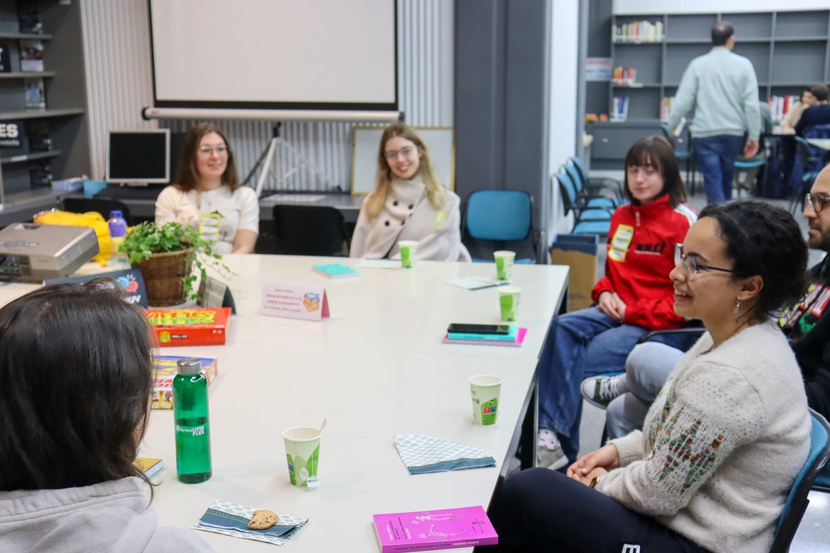 Servei de Llengües i Política Lingüística UV tweet media