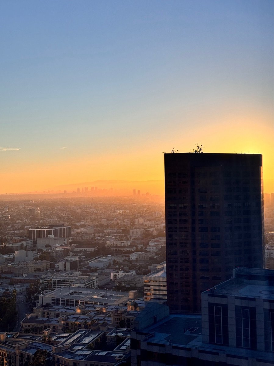 240802 플챗 포스팅 #김규빈 

La 진짜 마지막 사진🌇
