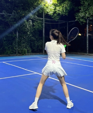 有点热🥵
不该吃了汉堡🍔打网球🎾
差点吐出来📷……心率180