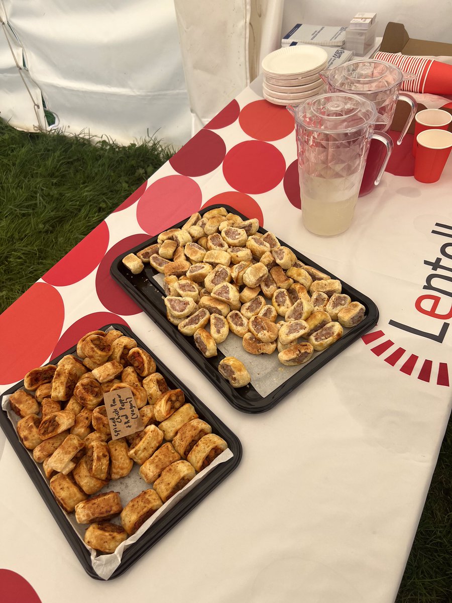 Lentells's tweet image. We had a fabulous day at @HonitonShow1890 yesterday in the sunshine☀️ 

Thank you to @shoreditchwh1 for providing us with lovely sausage rolls and to Flossie's Yummies for the delicious sweet treats🍴🍰

#honitonshow