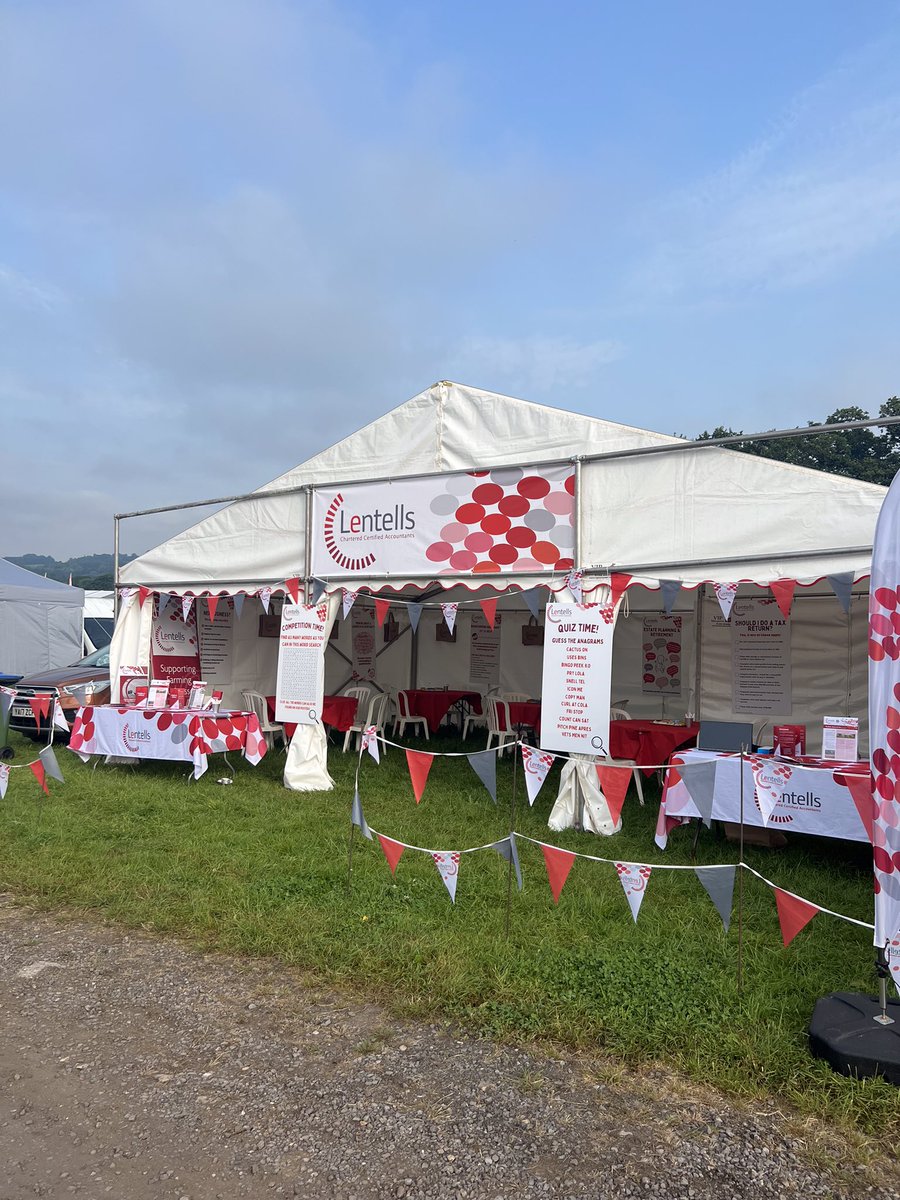 Lentells's tweet image. We had a fabulous day at @HonitonShow1890 yesterday in the sunshine☀️ 

Thank you to @shoreditchwh1 for providing us with lovely sausage rolls and to Flossie's Yummies for the delicious sweet treats🍴🍰

#honitonshow