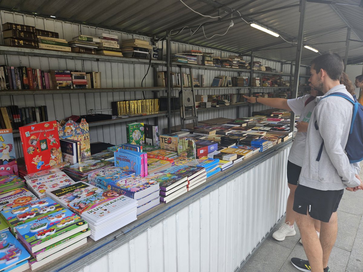 BermeokoUdala's tweet photo. 📚 Gaur zabaldu da Bermeoko Liburu Azoka, Euskadiko Liburu Ganbararen eskutik eta Bermeoko Udalaren laguntzarekin.

🗓️ Abuztuaren 11ra bitartean egongo da, Lameran.

⏰Ordutegia honakoa izango da: 11:00-14:00/17:00-21:00

#Bermeo #literatura #musika #irakurzaletasuna #LiburuAzoka https://t.co/kJlFyx1gE8