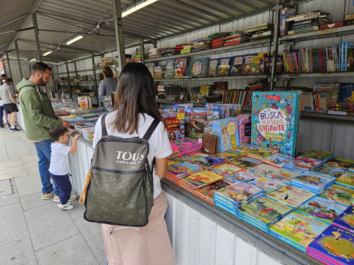 BermeokoUdala's tweet photo. 📚 Gaur zabaldu da Bermeoko Liburu Azoka, Euskadiko Liburu Ganbararen eskutik eta Bermeoko Udalaren laguntzarekin.

🗓️ Abuztuaren 11ra bitartean egongo da, Lameran.

⏰Ordutegia honakoa izango da: 11:00-14:00/17:00-21:00

#Bermeo #literatura #musika #irakurzaletasuna #LiburuAzoka https://t.co/kJlFyx1gE8