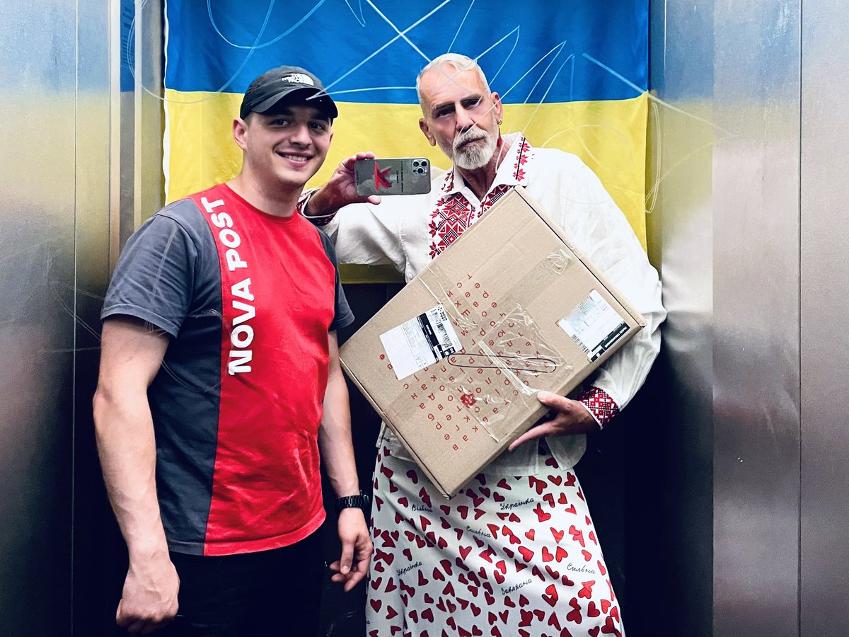 wilde_frank's tweet photo. #RussialsATerroristState
#CloseTheSky #SaveUkraine
#ArmUkraineNow #MakeTheEvilEmpireFall #UkraineIsEurope #UkraineIsDignity #UkraineIsFreedom #UkraineIsIndependence #UkraineIsLove #ThePostmanAlwaysRingsTwice 💪❤️🇺🇦❤️🇩🇪❤️💪 https://t.co/F920lpskTe