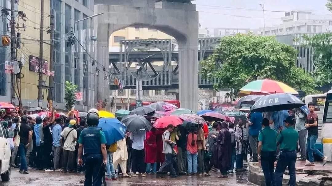 Mochis_boo's tweet photo. Hasina, you’ve messed with the WRONG generation!!! 
#SaveBangladeshiStudents 
#StepdownPMSheikhHasina 
#Stepdowndictatorsheikhhasina 
#quotaandolon2024 
#StudentsUnderAttackInBangladesh https://t.co/Az1lfmr1lx