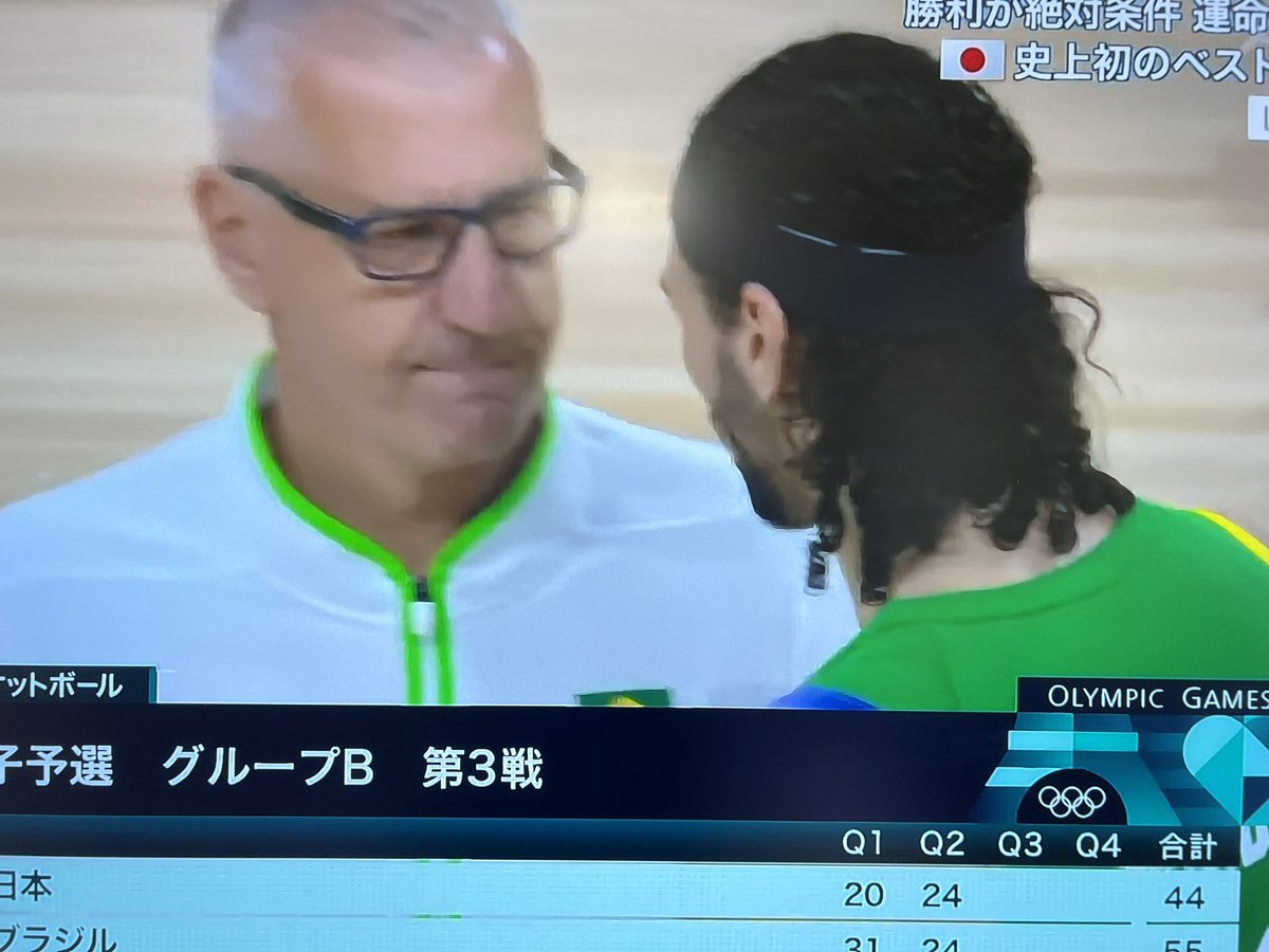 rwbsk1's tweet photo. メインデルと監督🤣
このシーン好きだなー🌱

スリーがえぐいブラジル。でもスリーで良かった。後半落ちてくるでしょう✊

 #Akatuskijapan https://t.co/IPBz5tuWfi
