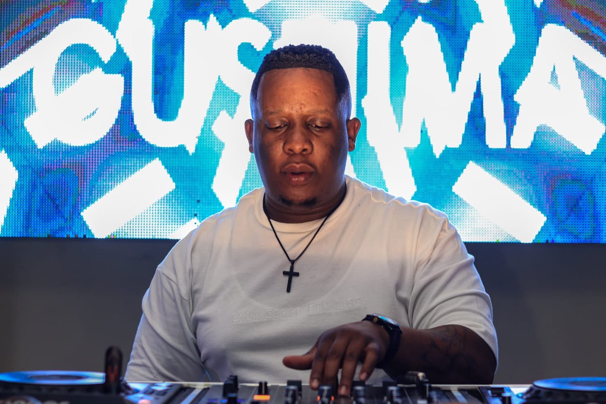 CapricornFM's tweet photo. ON AIR | @qscotch_ is taking over the #SaturdayPLUG to give you an explosive and magical #PluggedInMix.  

Listen in on your local frequency or on the DStv Audio Bouquet channel 884. https://t.co/aeucsTulIc