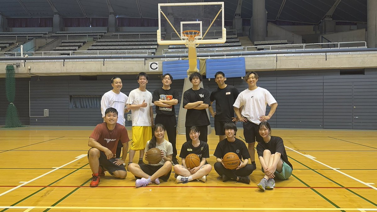 yuta_hamano's tweet photo. 【拡散お願いします！】

茅ヶ崎駅近くでピラティストレーナーとして働いてくれる女性を探しています！

<募集要項>
◽️正社員
◽️給料24万円〜
◽️週休2日/社保完備
◽️残業0〜2h/月
◽️ボーナス年2回
◽️未経験OK

<会社・店舗情報>
◽️会社名：㍿FIT EXCEED（フィットエクシード）
◽️本社：神奈川県藤沢市
◽️勤務地：神奈川県茅ヶ崎市
◽️オープン日：2024年10〜11月頃
◽️ブランド名：女性専用マシンピラティス×パーソナルジムORBe.（オルビー）

＜具体的なお仕事〉
・パーソナルトレーニングもしくはピラティスのセッション
・受付（笑顔でお客様をお出迎えします♪）
・接客（プランのご紹介、入会手続き、体験の対応など）
・管理業務（店舗清掃、在庫管理など）
・SNS運用

＜一日の流れ＞ ※早番の場合
8:00 出勤・開店準備
9:00 パーソナルセッション
10:00 お客様のお見送り、店内清掃
12:00 休憩
14:00 体験のお客様対応（入会プランのご案内・パーソナルセッション）
15:00 お客様のお見送り、店内清掃
16:00 事務作業（日報などの業務連絡・在庫確認など）
17:00 退勤

<ORBe.の理念> 『何歳からでも輝ける 美しく健康な体作りの為に』
「何歳からでも輝ける」をコンセプトに、こだわり抜かれた上質な空間で、一人ひとりに合ったプランをご提供します。 お客様をマシンピラティスとトレーニングを通じて、年齢や体型関係なく全ての女性を美しく理想の体へ導きます。

<職場の雰囲気> 弊社のスタッフは20代を中心に明るい職場で皆、フィットネスが好きなメンバーばかりです。
定期的に集まってフットサルしたりBBQしたりして交流を深めています！
仕事する時はする！遊ぶ時は全力で遊ぶ！個性あふれる会社なのかな？と思います！

【僕の一日密着動画】
https://t.co/7FOG6KoLad

興味のある方は僕にDMしてください！
質問も受け付けておりますので、お気軽にお問い合わせください！！