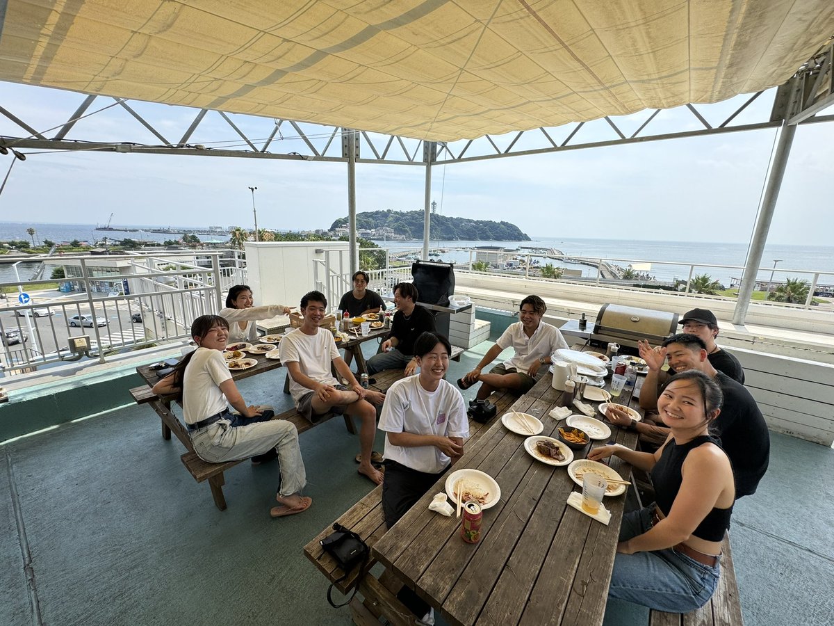 yuta_hamano's tweet photo. 【拡散お願いします！】

茅ヶ崎駅近くでピラティストレーナーとして働いてくれる女性を探しています！

<募集要項>
◽️正社員
◽️給料24万円〜
◽️週休2日/社保完備
◽️残業0〜2h/月
◽️ボーナス年2回
◽️未経験OK

<会社・店舗情報>
◽️会社名：㍿FIT EXCEED（フィットエクシード）
◽️本社：神奈川県藤沢市
◽️勤務地：神奈川県茅ヶ崎市
◽️オープン日：2024年10〜11月頃
◽️ブランド名：女性専用マシンピラティス×パーソナルジムORBe.（オルビー）

＜具体的なお仕事〉
・パーソナルトレーニングもしくはピラティスのセッション
・受付（笑顔でお客様をお出迎えします♪）
・接客（プランのご紹介、入会手続き、体験の対応など）
・管理業務（店舗清掃、在庫管理など）
・SNS運用

＜一日の流れ＞ ※早番の場合
8:00 出勤・開店準備
9:00 パーソナルセッション
10:00 お客様のお見送り、店内清掃
12:00 休憩
14:00 体験のお客様対応（入会プランのご案内・パーソナルセッション）
15:00 お客様のお見送り、店内清掃
16:00 事務作業（日報などの業務連絡・在庫確認など）
17:00 退勤

<ORBe.の理念> 『何歳からでも輝ける 美しく健康な体作りの為に』
「何歳からでも輝ける」をコンセプトに、こだわり抜かれた上質な空間で、一人ひとりに合ったプランをご提供します。 お客様をマシンピラティスとトレーニングを通じて、年齢や体型関係なく全ての女性を美しく理想の体へ導きます。

<職場の雰囲気> 弊社のスタッフは20代を中心に明るい職場で皆、フィットネスが好きなメンバーばかりです。
定期的に集まってフットサルしたりBBQしたりして交流を深めています！
仕事する時はする！遊ぶ時は全力で遊ぶ！個性あふれる会社なのかな？と思います！

【僕の一日密着動画】
https://t.co/7FOG6KoLad

興味のある方は僕にDMしてください！
質問も受け付けておりますので、お気軽にお問い合わせください！！