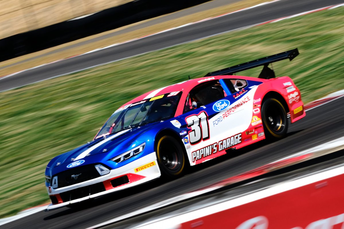 lesscubes's tweet image. I still take pictures sometimes.