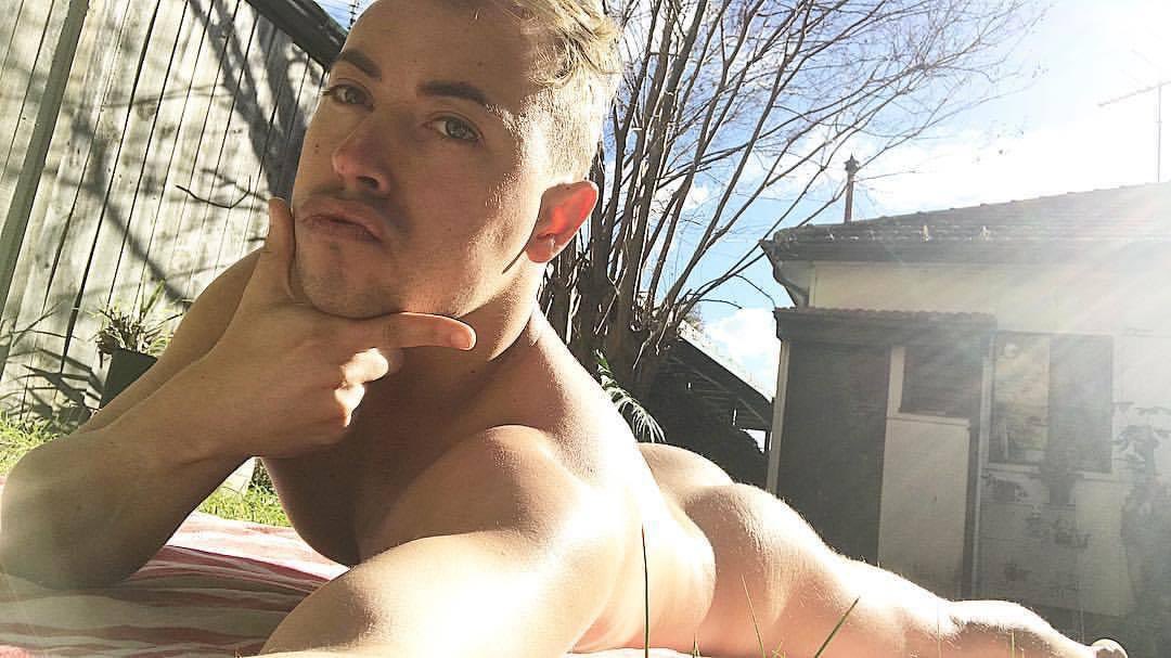 P✨O✨C✨K✨E✨T✨G✨A✨Y (@pocketgayjt) on Twitter photo 