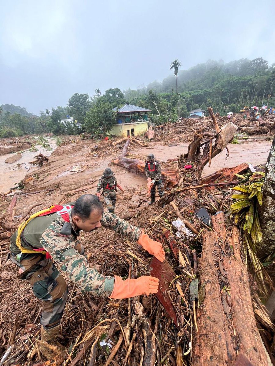 IaSouthern's tweet photo. #WayanadLandslide

In a remarkable feat of engineering and professional skills the #IndianArmy's Engineer Task Force swiftly constructed the #BaileyBridge over the Iruvanipzha River at #Chooralmala, significantly accelerating rescue operations in #Wayanad. 

To speed up the rescue operation, ten specialised teams, equipped with all necessary rescue apparatus, including dog squads and heavy earth-moving equipment have been formed. These teams commenced the combing operations early morning through six designated zones: Punchirimattom, Mundekkai, School area, Chooralmala town, Village area and Downstream, ensuring a thorough and efficient search and relentless rescue mission.

#KeralaDisaster #Kerala #NationFirst
#BridgingLives @adgpi @SpokespersonMoD @PIB_India @HQ_IDS_India @CMOKerala @KeralaGovernor @DefenceMinIndia