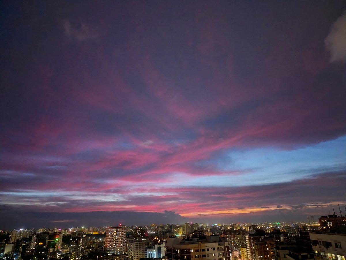 _noor_1011's tweet photo. .
.
.
.
.
.
.
.
#sky #evening #SkyxMoomin #nature #PhotoModeMonday #PHOTOS #photooftheday #photodump #mobilephotography #noedit #fullofcolours #NatureTherapy #NaturePhotography #NatureInspired #NatureBeauty https://t.co/C6HjwiTBvw