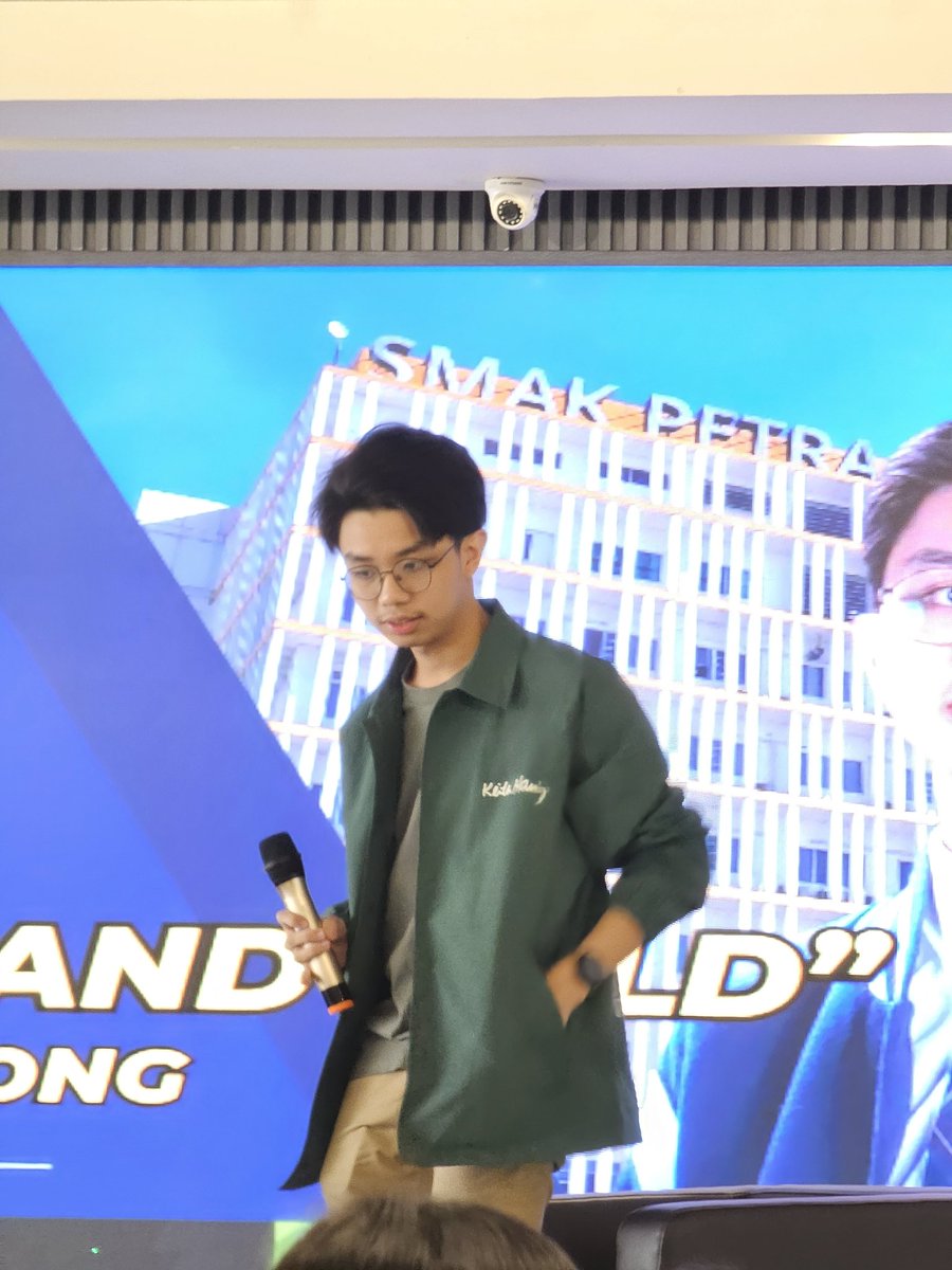 rainipaus's tweet photo. AKU KETEMU KEVIN LIUS BONG😭😭😭😭😭😭😭😭😭😭😭😭😭😭😭😭😭😭 TREMOR TOLONG INI NYATA KAN https://t.co/DsOtrdwTyt