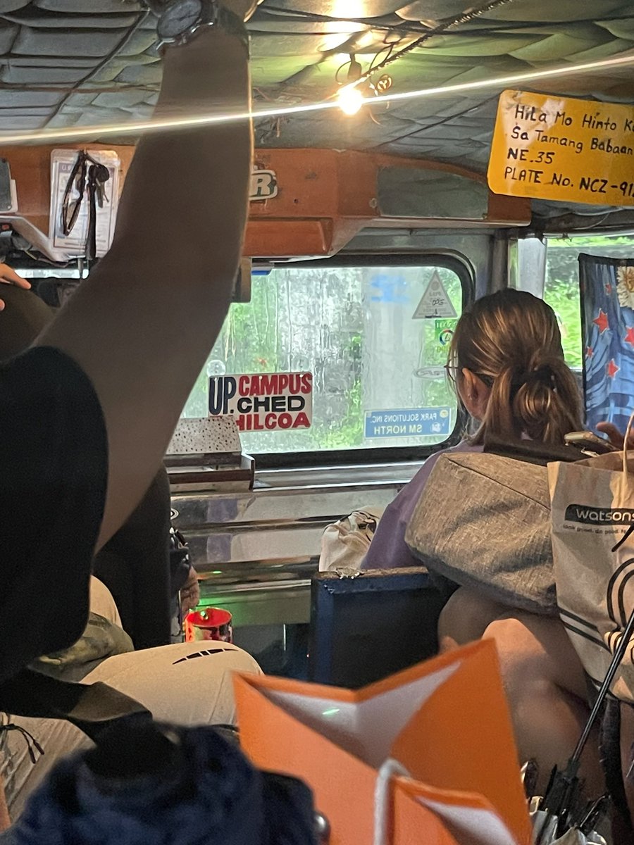 jaelat0's tweet image. nung maulan sa diliman 🌂🌧️ 
#archivetwt #notojeepneyphaseout