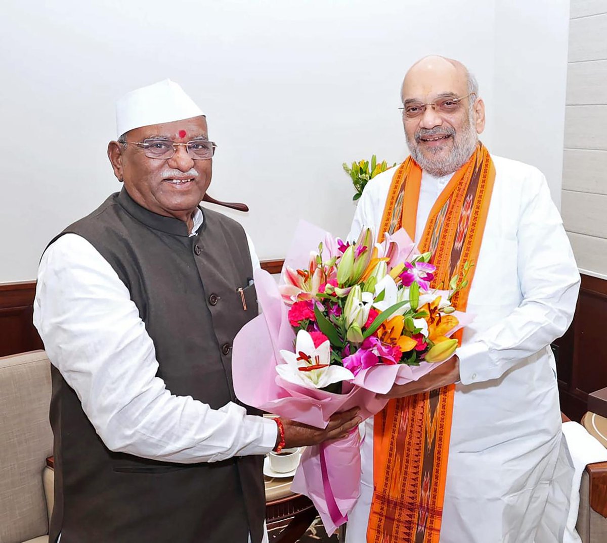AshokBudiwada's tweet photo. महाराष्ट्र विधानसभा के पूर्व अध्यक्ष श्री @BagadeHaribhau को राजस्थान का राज्यपाल नियुक्त किए जाने पर हार्दिक बधाई एवं शुभकामनाएं
@BagadeHaribhau https://t.co/f8ZwvMXTZG