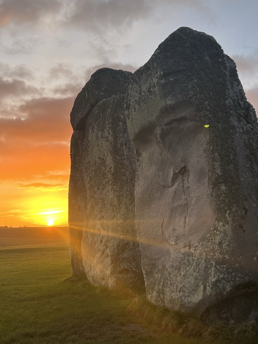 Sunrise at Stonehenge today (2nd August) was at 5.33am, sunset is a 8.51pm ☀️