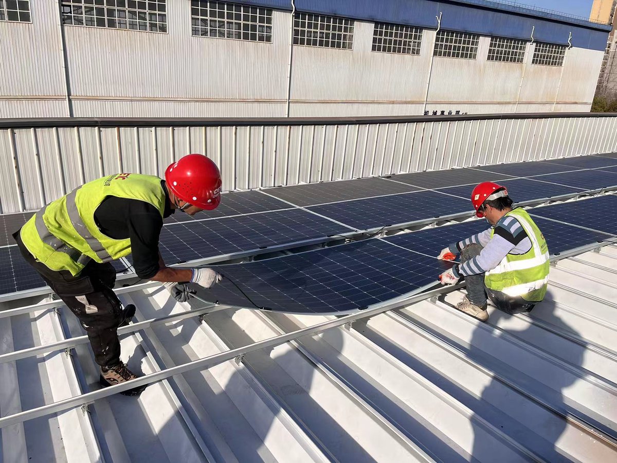 RedSolar2008's tweet image. CETC-Red Solar 's flexible solar modules have been successfully installed,  thanks to the hard work of our engineers. Key features include high efficiency, lightweight design, and easy installation.

#SOLAR #technology

#PV

#renewables

#solarsolution

#power

#energy